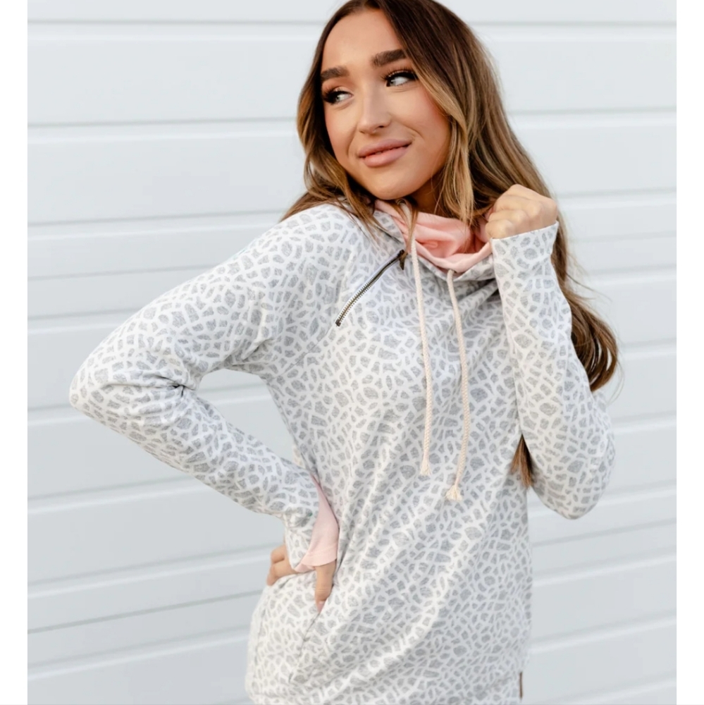 Ampersand Avenue Doublehood Sweatshirt Something Different size medium NWT